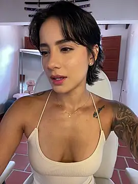 Ale Lewis online show from July 2026 07:10:01 PM