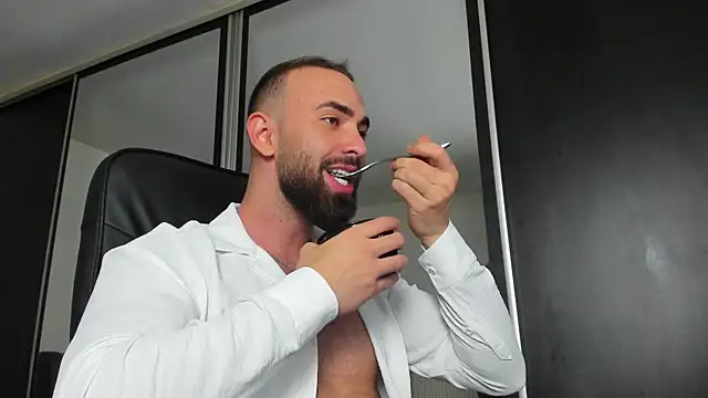 MichaelMasterss online show from March 2025 09:35:01 PM