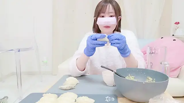 Snapshot of Yuu__k chatting on December 2024 01:00:01 PM Yuu k online show from December 2024 01:00:01 PM