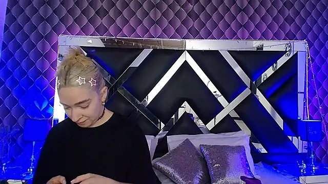 victoriaa lee  online show from February 2026 07:10:01 PM