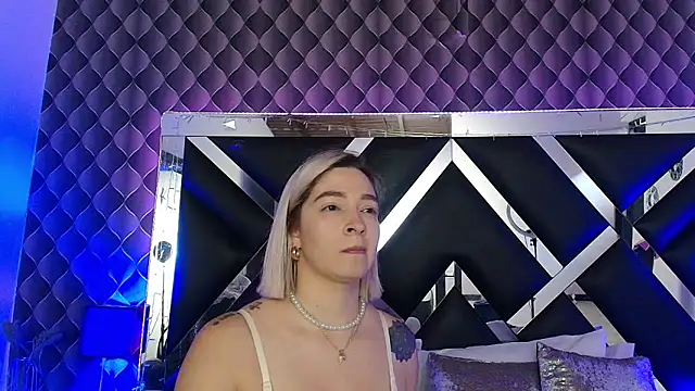 victoriaa lee  online show from May 2026 07:30:02 PM