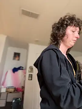 mossy kiss online show from March 2026 04:44:02 PM