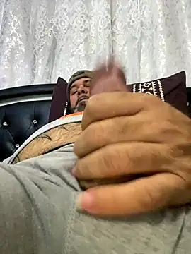 Snapshot of Cristian-Brayan chatting on December 2025 05:33:02 PM Cristian-Brayan online show from December 2025 05:33:02 PM