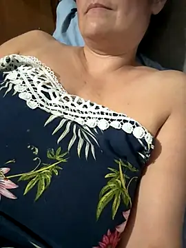 Snapshot of gabiTetas chatting on October 2025 08:28:01 PM gabiTetas online show from October 2025 08:28:01 PM