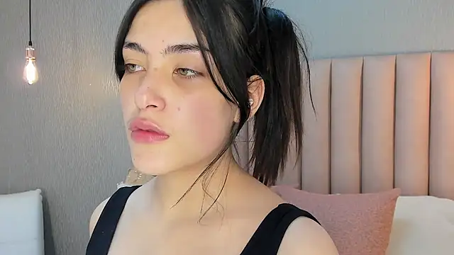 Alexa Thaylor  online show from September 2025 03:45:01 PM