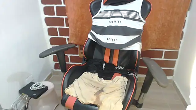 Valentina lara01 online show from December 2024 08:49:01 AM