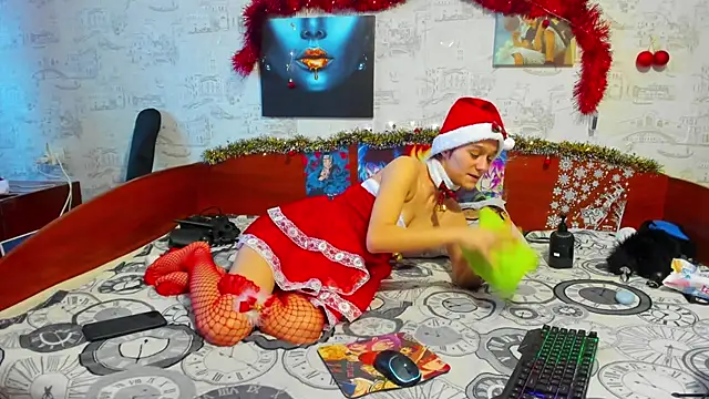 KagamiTayga online show from December 2024 11:28:01 AM