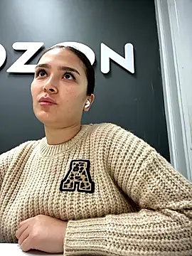 Snapshot of Sweet_Lollypop chatting on December 2024 04:51:02 PM Sweet Lollypop online show from December 2024 04:51:02 PM