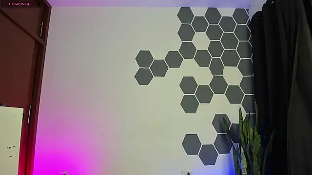 LauraBonnet7 online show from December 2024 08:44:01 AM