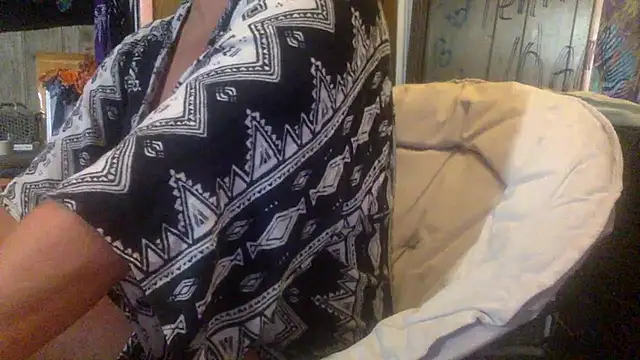 Snapshot of TrashleyRosebud chatting on June 2026 11:47:02 AM TrashleyRosebud online show from June 2026 11:47:02 AM