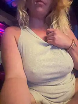 Snapshot of TrashleyRosebud chatting on July 2026 01:02:02 PM TrashleyRosebud online show from July 2026 01:02:02 PM