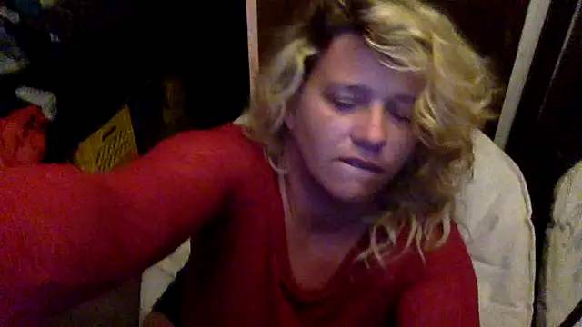 Snapshot of TrashleyRosebud chatting on July 2026 01:32:01 PM TrashleyRosebud online show from July 2026 01:32:01 PM