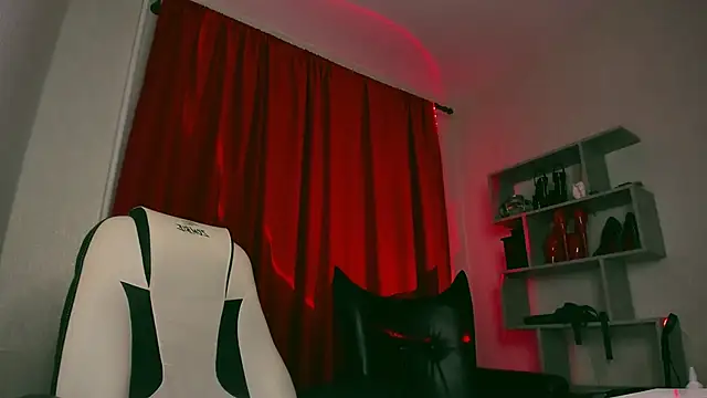 Snapshot of Frau__Lilith chatting on March 2025 12:54:02 PM Frau Lilith online show from March 2025 12:54:02 PM