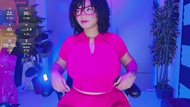 Snapshot of MalaikaBrown chatting on October 2025 12:05:02 PM MalaikaBrown online show from October 2025 12:05:02 PM