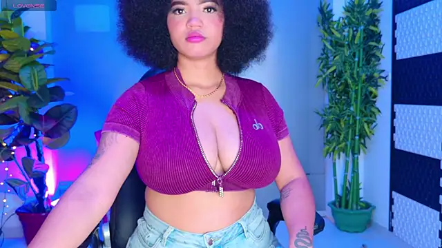 Snapshot of MalaikaBrown chatting on October 2025 12:20:01 PM MalaikaBrown online show from October 2025 12:20:01 PM