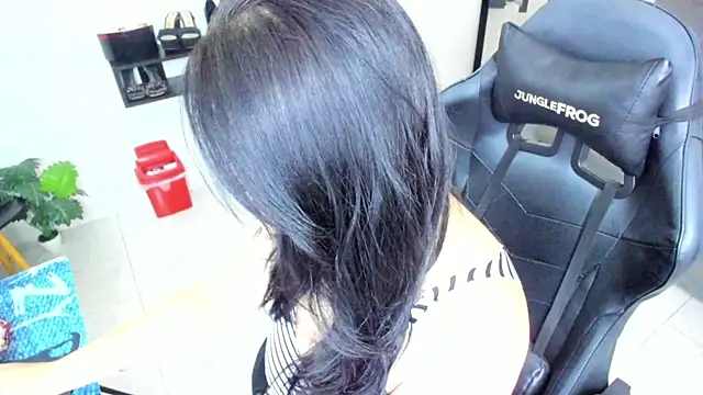 Snapshot of BellaFlaming chatting on November 2025 11:21:02 AM BellaFlaming online show from November 2025 11:21:02 AM