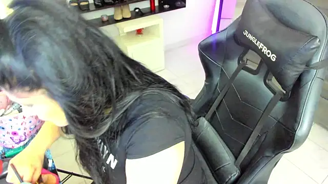 Snapshot of BellaFlaming chatting on November 2025 11:22:01 AM BellaFlaming online show from November 2025 11:22:01 AM