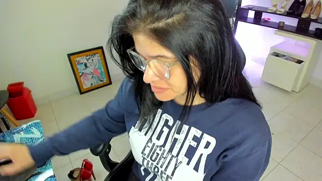 BellaFlaming online show from April 2026 10:42:02 AM