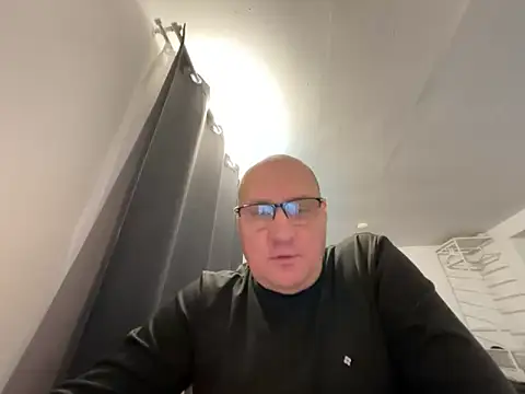 Snapshot of vanjbi45 chatting on February 2026 06:40:02 AM vanjbi45 online show from February 2026 06:40:02 AM