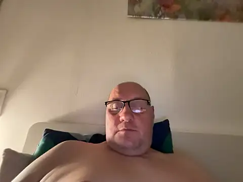 Snapshot of vanjbi45 chatting on March 2026 08:39:01 PM vanjbi45 online show from March 2026 08:39:01 PM