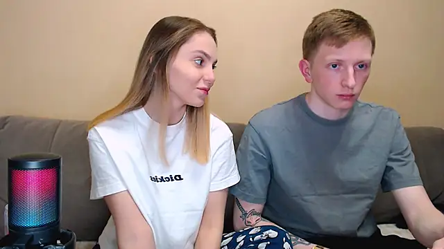 juliaanddima online show from May 2026 10:07:01 PM