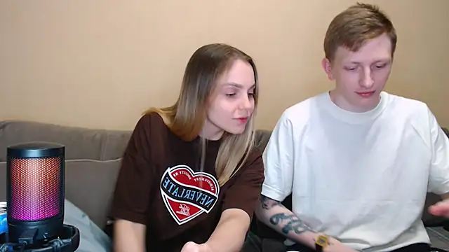 juliaanddima online show from May 2026 10:40:01 PM