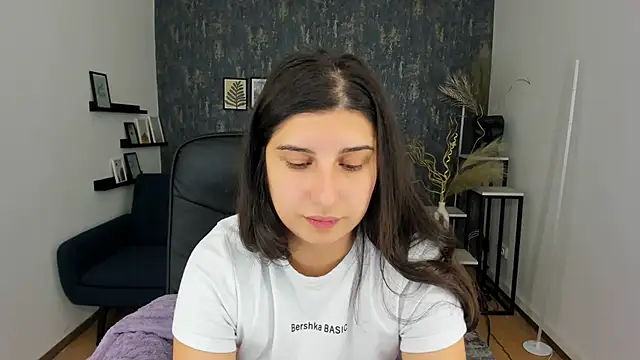 Snapshot of Linda_EX chatting on December 2024 07:47:01 AM Linda EX online show from December 2024 07:47:01 AM