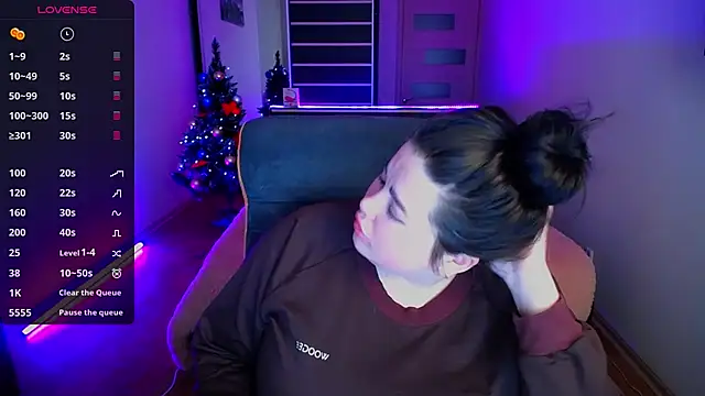 Emily Mo online show from December 2024 09:32:02 AM