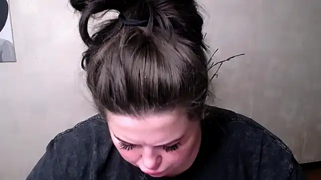 Emily Mo online show from September 2025 05:32:01 AM