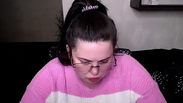 Emily Mo online show from October 2025 06:01:02 AM