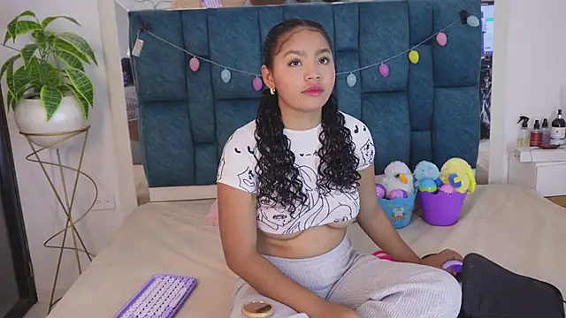 Anais aradia online show from April 2026 06:36:01 AM