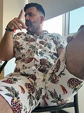 Snapshot of Maxi_TheBigDaddy chatting on June 2026 03:47:01 PM Maxi TheBigDaddy online show from June 2026 03:47:01 PM