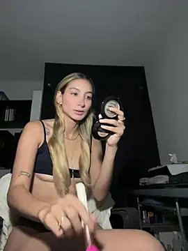 Snapshot of DanikRosse chatting on January 2025 03:52:01 AM DanikRosse online show from January 2025 03:52:01 AM