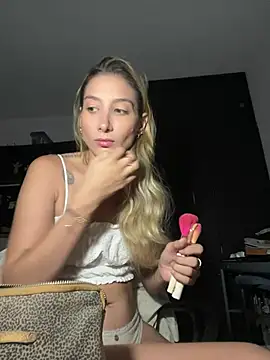 Snapshot of DanikRosse chatting on January 2025 04:05:01 AM DanikRosse online show from January 2025 04:05:01 AM