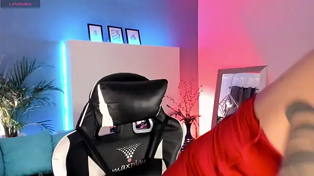 Megan inked online show from September 2025 02:55:02 AM