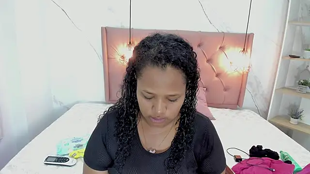 Snapshot of Belle_Brunette chatting on February 2025 09:32:01 PM Belle Brunette online show from February 2025 09:32:01 PM