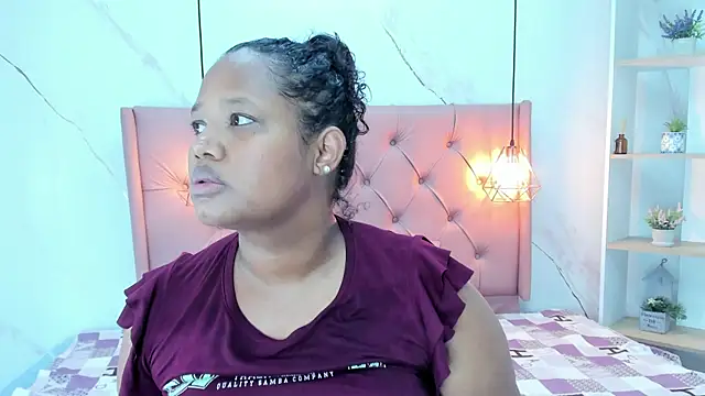 Snapshot of Belle_Brunette chatting on October 2025 09:35:01 PM Belle Brunette online show from October 2025 09:35:01 PM