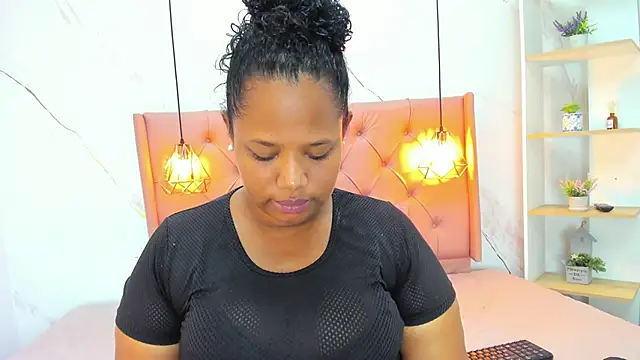 Snapshot of Belle_Brunette chatting on October 2025 09:26:02 PM Belle Brunette online show from October 2025 09:26:02 PM