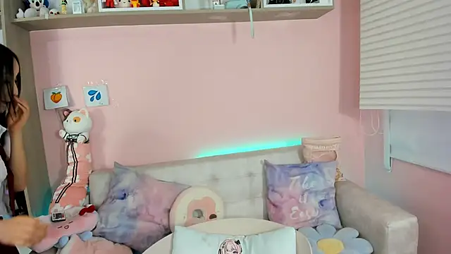 Snapshot of tinysara chatting on November 2025 04:19:01 PM tinysara online show from November 2025 04:19:01 PM