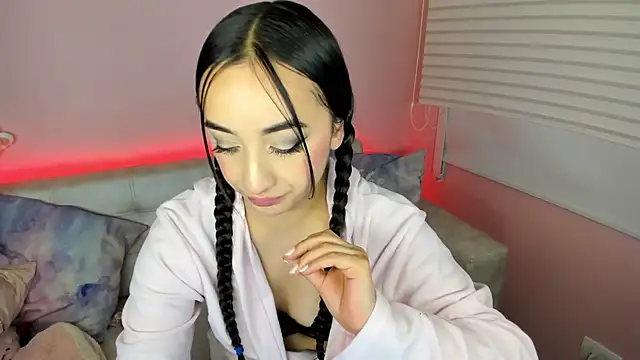 tinysara online show from April 2026 04:39:01 PM