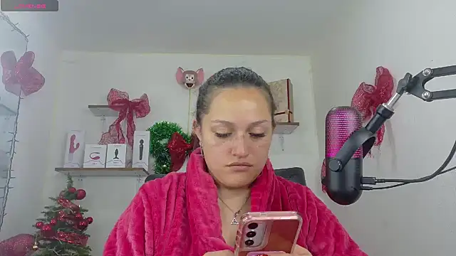 Snapshot of megan_doll2 chatting on December 2024 10:16:02 PM megan doll2 online show from December 2024 10:16:02 PM