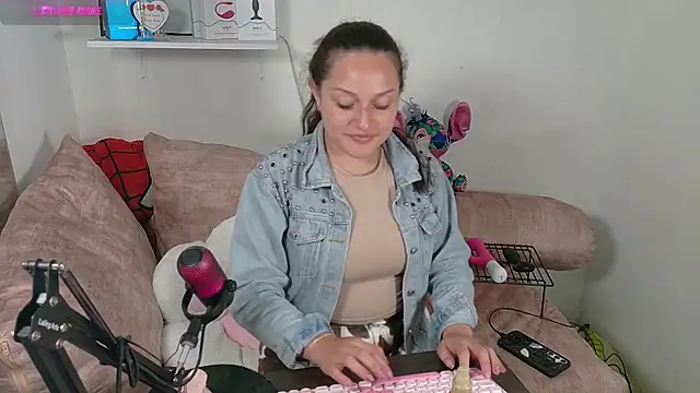 Snapshot of megan_doll2 chatting on September 2025 09:47:02 PM megan doll2 online show from September 2025 09:47:02 PM