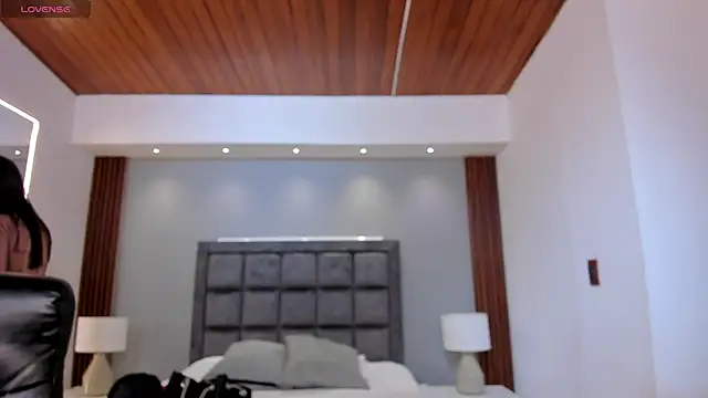 charlottewhitte online show from January 2025 11:27:02 AM