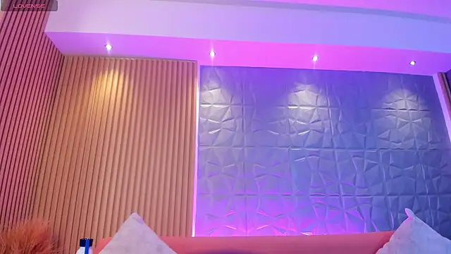 charlottewhitte online show from March 2025 11:33:01 AM