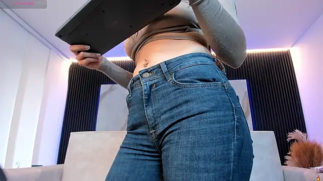 charlottewhitte online show from January 2026 12:32:02 PM