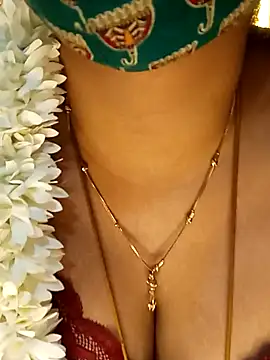 Snapshot of tuttifrutti17 chatting on January 2025 06:02:01 PM tuttifrutti17 online show from January 2025 06:02:01 PM