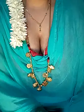 Snapshot of tuttifrutti17 chatting on February 2025 06:01:02 PM tuttifrutti17 online show from February 2025 06:01:02 PM