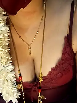 Snapshot of tuttifrutti17 chatting on March 2025 05:34:02 PM tuttifrutti17 online show from March 2025 05:34:02 PM