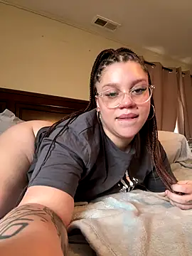 QueenNuttCollector online show from December 2025 07:53:02 PM