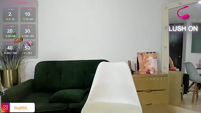 HOTBLACKANDWHITE2 online show from January 2025 09:58:01 PM